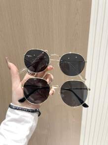 2副金属几何现代简约风格女士时尚眼镜组合，适合购物、节日礼物、日常生活配饰，也适合夏季海滩度假、户外活动和旅行。