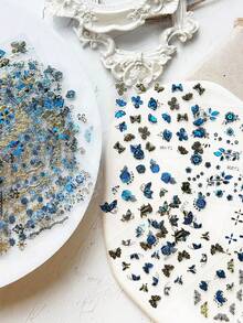 30 件 3D 蓝色蝴蝶美甲贴纸，自粘式奢华蓝色蝴蝶美甲贴花全息激光花朵指甲设计银叶排蕾丝指甲 - 彩色 - 查看 2