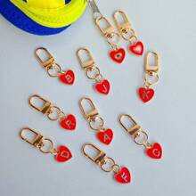 1 件个性化首字母心形钥匙扣，适用于背包、钱包、耳机盒，是送给朋友和情侣背包的理想礼物