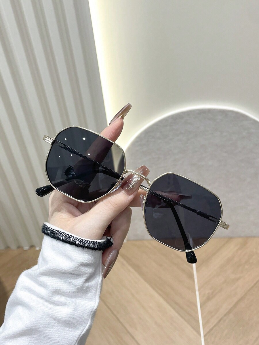 Elegant Metal Frame Black Shades Fashion Glasses Beach Accessories For