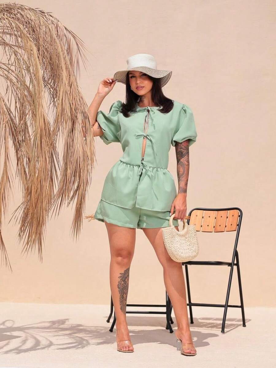 Women's Set: Blouse With Front Tie And Short Puff Sleeves And Mid-Rise Shorts In Elegant Tailoring, Summer - Màu xanh Ô liu - Xem 1