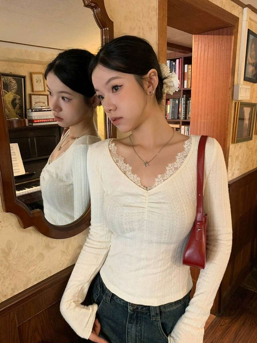 全新蕾丝长袖打底 T 恤，V 领，修身，短款 - 杏色 - 查看 1