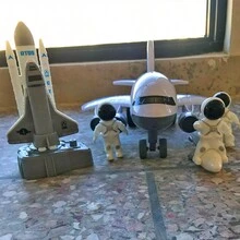 1 架超大客机 + 3 名宇航员 + 1 架运载火箭 - 彩色 - 查看 5