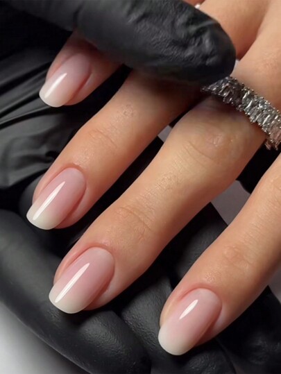 24 pezzi di unghie finte quadrate corte, semplici unghie bianco latte sfumate, set di decorazioni per unghie fai-da-te dolci e fresche, forniture per unghie