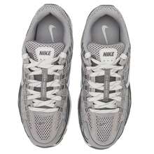 Nike 男鞋休閒  PRM NA運動鞋跑步休閒鞋 FN6837-012 - 金屬銀/青灰色/山峰白/淺鐵礦石灰 - 查看 4