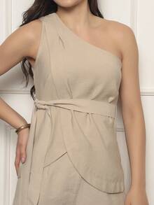 Women's Set In Maranti Fabric With Asymmetrical One-Shoulder Neckline And Shorts - Màu be nhạt - Xem 1