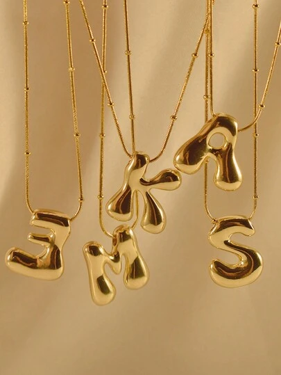 MECYLIFE 1 pieza Colgante con letra gruesa asimétrica 3D, cadena de serpiente de acero inoxidable, moda mujer