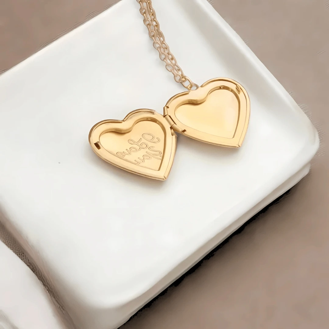 Relicario pequeño de corazón con frase "I LOVE YOU" - Dorado - Ver 1