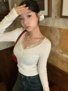 全新蕾丝长袖打底 T 恤，V 领，修身，短款 - 杏色 - 查看 6