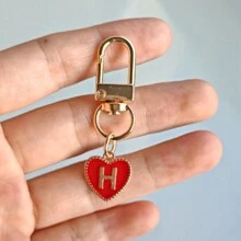 1 件个性化首字母心形钥匙扣，适用于背包、钱包、耳机盒，是送给朋友和情侣背包的理想礼物