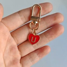 1 件个性化首字母心形钥匙扣，适用于背包、钱包、耳机盒，是送给朋友和情侣背包的理想礼物