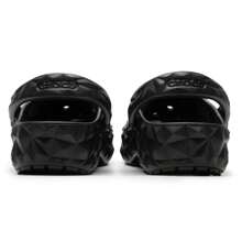 Crocs Hollow Out Clogs 经典菠萝木屐凉鞋，男女通用沙滩拖鞋 209563-001