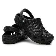 Crocs Hollow Out Clogs 经典菠萝木屐凉鞋，男女通用沙滩拖鞋 209563-001