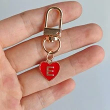 1 件个性化首字母心形钥匙扣，适用于背包、钱包、耳机盒，是送给朋友和情侣背包的理想礼物