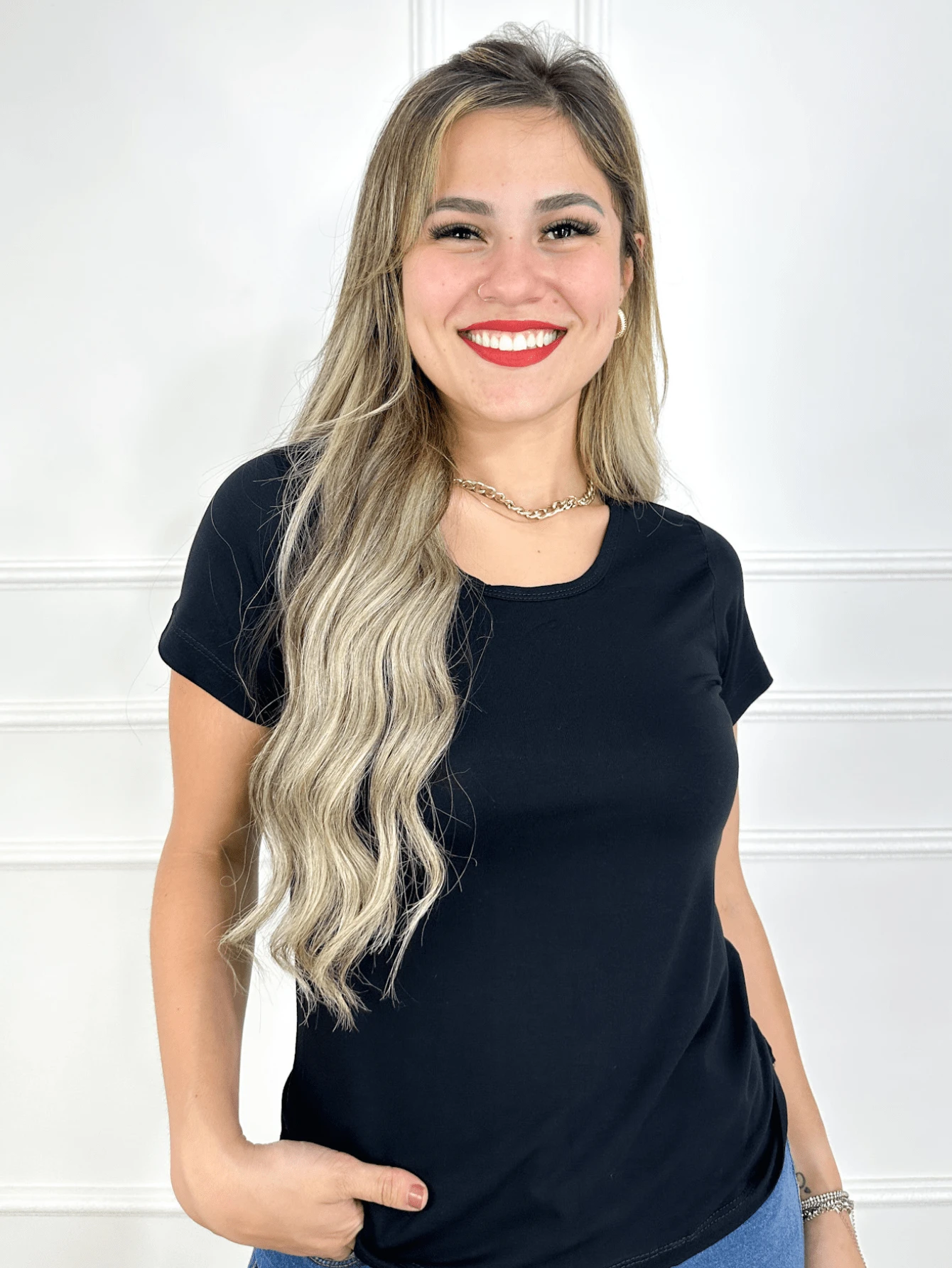 Blusa Feminina Gola Redonda manga curta Básica - Preto - Visão 1