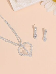 1 Bộ gồm 1 Đôi Hoa Tai + 1 Dây Chuyền + 1 Hộp Quà Tặng, Dây Chuyền Và Hoa Tai Mặt Lá Phong Rỗng Zirconia Lấp Lánh Sang Trọng Tối Giản Của Hàn Quốc Dành Cho Nữ, Bộ Trang Sức Dự Tiệc Cưới Cô Dâu - Bạc - Xem 4