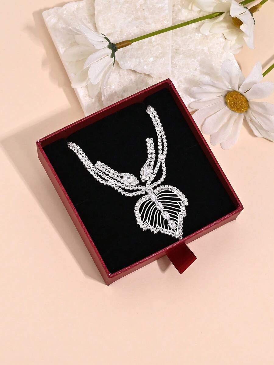 1 Bộ gồm 1 Đôi Hoa Tai + 1 Dây Chuyền + 1 Hộp Quà Tặng, Dây Chuyền Và Hoa Tai Mặt Lá Phong Rỗng Zirconia Lấp Lánh Sang Trọng Tối Giản Của Hàn Quốc Dành Cho Nữ, Bộ Trang Sức Dự Tiệc Cưới Cô Dâu - Bạc - Xem 1