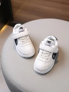 1 paire de chaussures à semelle souple avec boucle et attache, en matériau  confortable, convient aux garçons, filles et bébés, pour les sports extérieurs et le port casual, toutes saisons