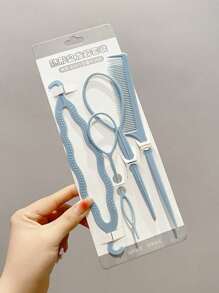 2 件莲花粉色发髻制作器及配件套装，包括女士发叉、发夹和发髻造型器、粉色配饰、美发工具