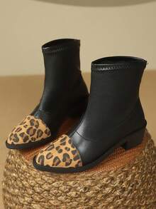 女式复古粗跟尖头短靴，豹纹拼布时尚靴子，修身款，适合 2024 年秋冬 - 黑色 - 查看 5