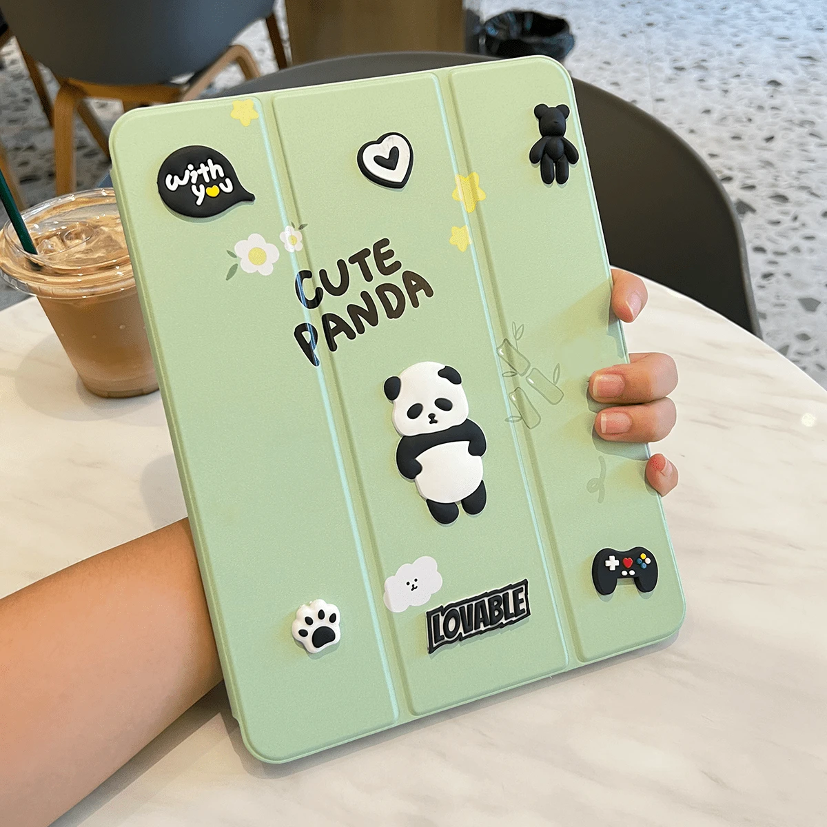 Apple 1 件绿色 PU 皮革可爱熊猫贴花保护套,带三折支架和笔槽,适用于所有 iPad 型号 - 綠色 - 查看 1