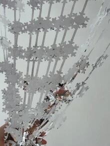 1 Stück - Kreativ gestalteter Schneeflocken-förmiger Regenseidenstoff Vorhang in Baumform, dekorativer Hintergrundwand-Vorhang, Weihnachtsfeier Heim Szenen Dekorationsmaterial