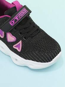 أحذية كاجوال مضاءة بشكل قلب للأطفال والمراهقين من الجنسين، باللون الأسود والوردي والرمادي، من القماش الشبكي المتنفس، مناسبة للمدرسة والحفلات