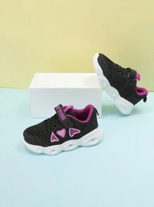 أحذية كاجوال مضاءة بشكل قلب للأطفال والمراهقين من الجنسين، باللون الأسود والوردي والرمادي، من القماش الشبكي المتنفس، مناسبة للمدرسة والحفلات