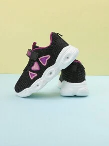 أحذية كاجوال مضاءة بشكل قلب للأطفال والمراهقين من الجنسين، باللون الأسود والوردي والرمادي، من القماش الشبكي المتنفس، مناسبة للمدرسة والحفلات