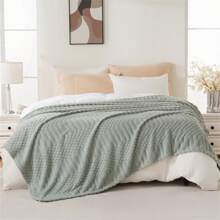 1 pièce Couverture en flanelle polaire rayée douce et moelleuse, lavable en machine, non pelucheuse, pour usage à la maison/au bureau/dans la voiture/en voyage/en fête, convient pour la chambre à coucher, cadeau d'anniversaire ou de remise des diplômes