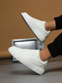 أحذية رياضية رجالية كاجوال جديدة، أحذية داخلية مريحة وقابلة للتنفس ومانعة للانزلاق ذات رقبة منخفضة باللون الأبيض، متعددة الاستخدامات للمراهقين في الأيام الصيفية الكاجوال، للرياضة الخارجية، رحلات العطلات، هدايا التخرج، اكسسوارات فساتين أعياد الميلاد، صالة الألعاب الرياضية. - أبيض - مشاهدة 5