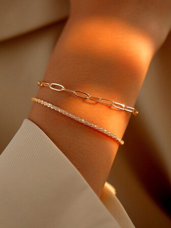 Nooxian 1 pieza Brazalete con diseño de cadena geométrica brillante para mujeres, con estilo minimalista delicado y elegante (Cantidad aleatoria de enlaces de cadena en forma de tablero de ajedrez para el broche)