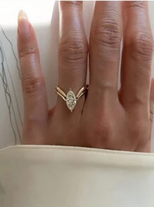 2 Stücke/Set luxuriöser, modischer, V-förmiger Moissanit-geschnittener gestapelter Ring, Damen Eheringe