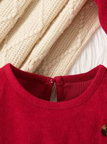 Vestito a maniche lunghe per bambina con fiocco, bottoni e cappello in velluto a coste di colore unito