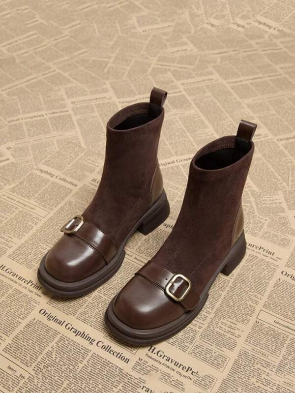 Nuevas botas cortas de moda para mujer, botas de tobillo de estilo coreano elegantes, versátiles y cómodas para otoño/invierno 2024, de color marrón y negro, con estilo plano y delgado