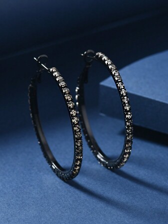 1 对经典优雅水钻黑色圆形耳环，适合女性日常佩戴