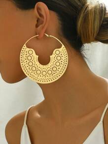 1 Pair Vintage Oversized Hollow Floral Pattern Totem Metal Geometric Drop Hoop Earrings For Women