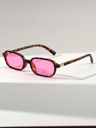 1副女士长方形PC材质小框复古百搭街头风T台时尚眼镜