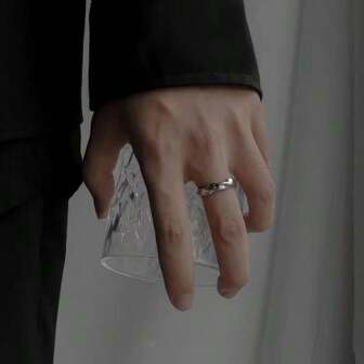 2 件极简主义莫比乌斯戒指，高级时尚独特男女时尚戒指，别致、优雅的圣诞节、新年、情人节礼物