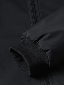 男士长袖休闲立领羽绒服一件，时尚舒适，适合秋冬季节穿着。