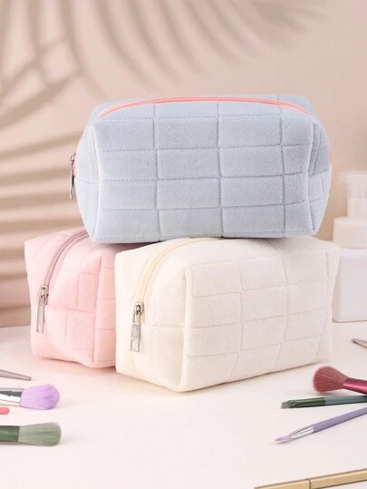1/2/4件装便携式拉链化妆包，化妆刷收纳包，旅行洗漱包，多种颜色和款式可选，多功能大容量化妆包。适合学校和办公室使用，简约可爱。是开学季、情人节、生日、春节等节日的理想礼物，也是送给朋友的完美学习礼物。