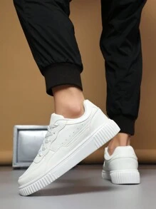 أحذية رياضية رجالية كاجوال جديدة، أحذية داخلية مريحة وقابلة للتنفس ومانعة للانزلاق ذات رقبة منخفضة باللون الأبيض، متعددة الاستخدامات للمراهقين في الأيام الصيفية الكاجوال، للرياضة الخارجية، رحلات العطلات، هدايا التخرج، اكسسوارات فساتين أعياد الميلاد، صالة الألعاب الرياضية. - أبيض - مشاهدة 7