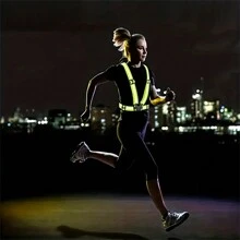 Een reflecterend vest met hoge zichtbaarheid en verstelbare reflecterende tape, geschikt voor hardlopen, wandelen en fietsen in de avond