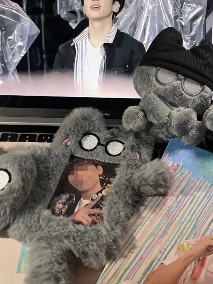 1 件装水泥猫毛绒卡夹和迷你照片展示架，可放置身份证和粉丝照片 - 彩色 - 查看 1