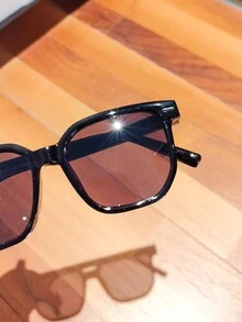 4 件套儿童方形镜框时尚眼镜，经典复古风格设计，适合男孩和女孩户外运动旅行节日派对装饰 - 彩色 - 查看 10