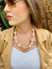 SHORT RESIN NECKLACE IN LIGHT BEIGE AND LIGHT PINK SHADES - 淺粉色 - 查看 2