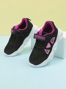 أحذية كاجوال مضاءة بشكل قلب للأطفال والمراهقين من الجنسين، باللون الأسود والوردي والرمادي، من القماش الشبكي المتنفس، مناسبة للمدرسة والحفلات