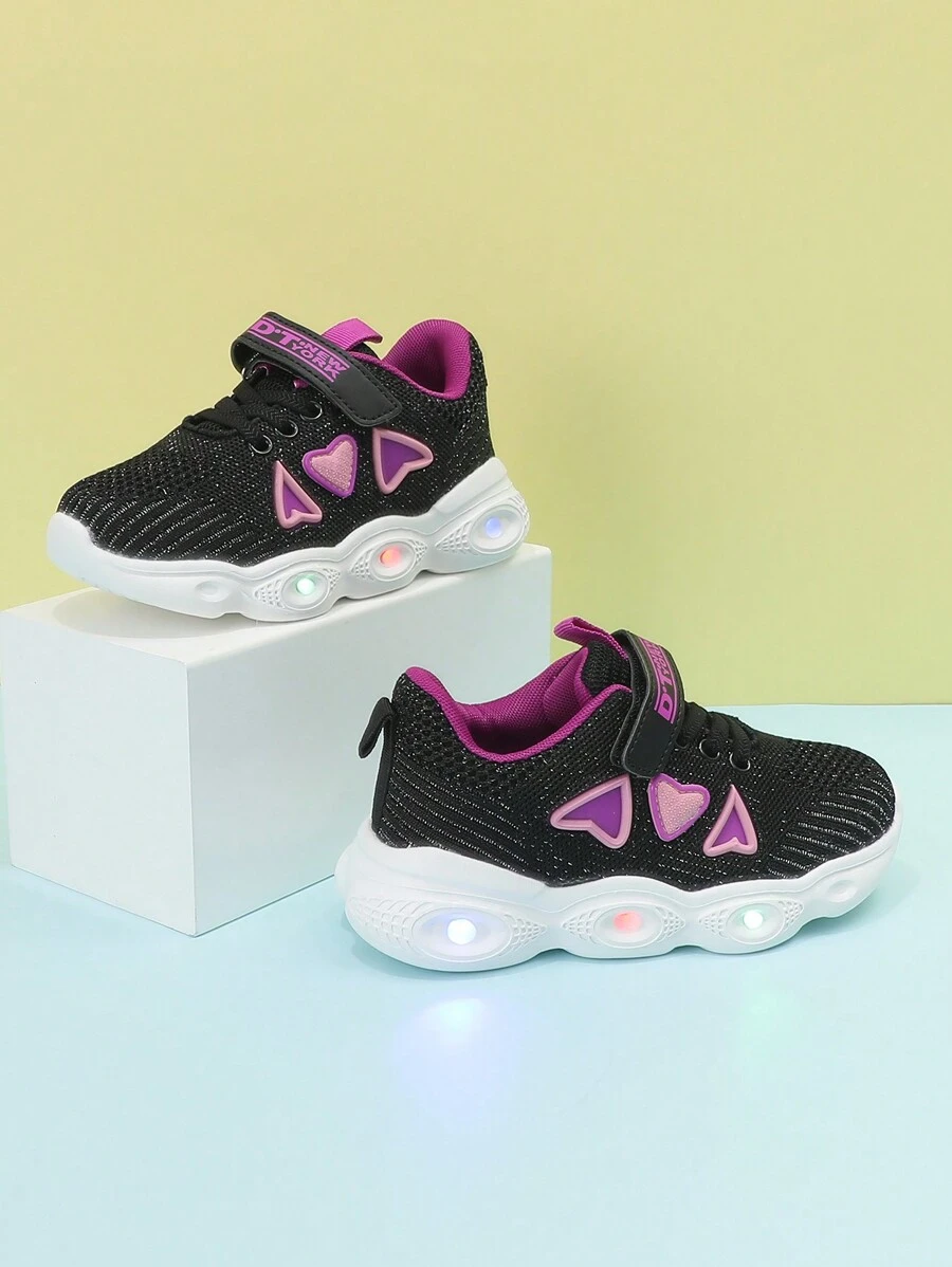 أحذية كاجوال مضاءة بشكل قلب للأطفال والمراهقين من الجنسين، باللون الأسود والوردي والرمادي، من القماش الشبكي المتنفس، مناسبة للمدرسة والحفلات