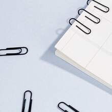 1 kẹp giấy kim loại màu đen, 200 chiếc mỗi hộp, được chế tác tinh xảo và không dễ bị gỉ, kẹp chặt và không dễ tháo rời, thích hợp để cất giữ phong bì, tài liệu, hóa đơn, nhãn phân loại, v.v. - Nhiều màu - Xem 3