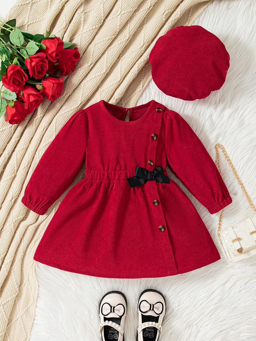Vestito a maniche lunghe per bambina con fiocco, bottoni e cappello in velluto a coste di colore unito
